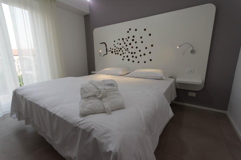 Aether Suites Tropea - Free Private Parking - image 1