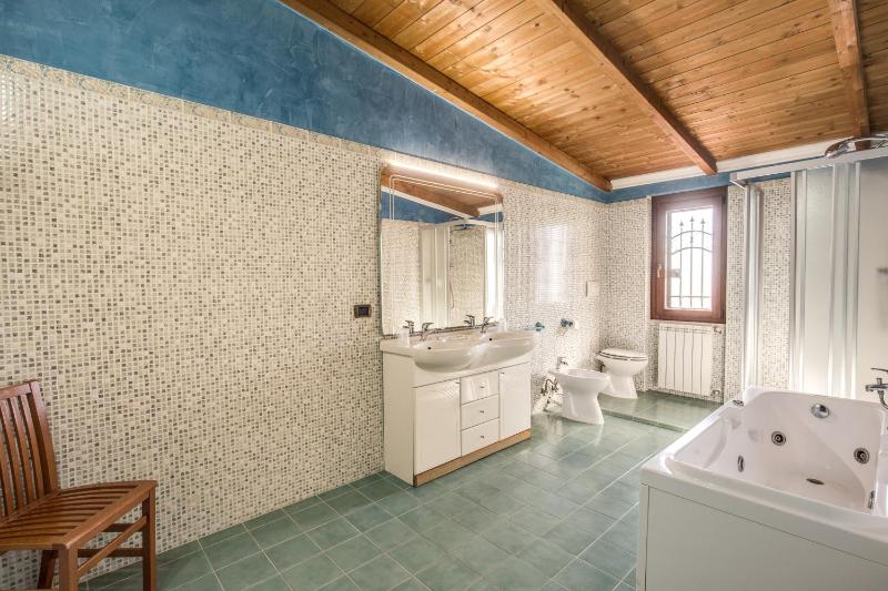 Quadruple Room image 2
