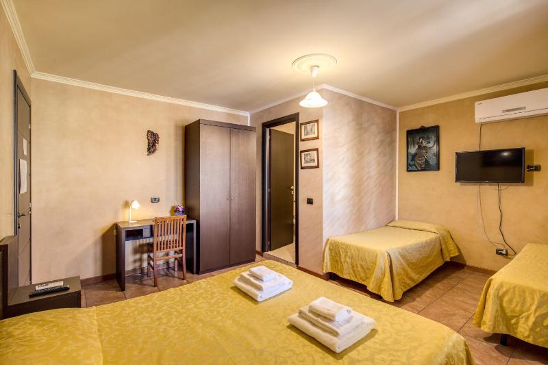 Quadruple Room image 1