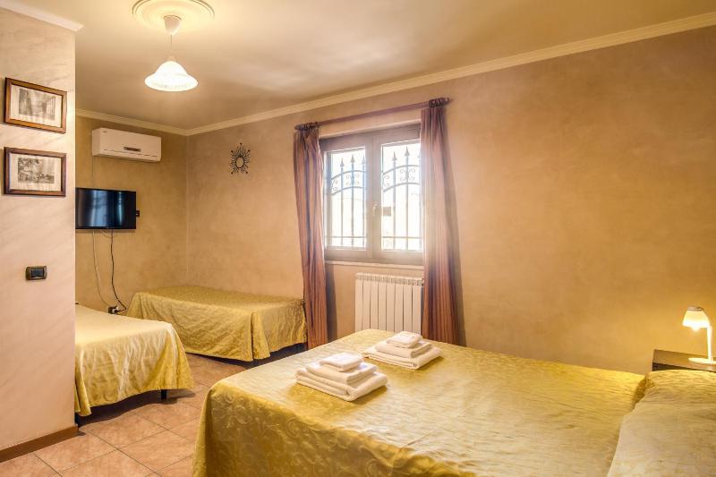 Quadruple Room image 3