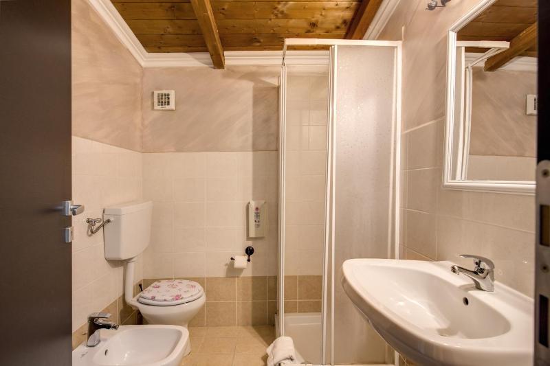 Double or Twin Room image 2