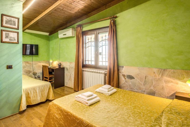 Double or Twin Room image 4