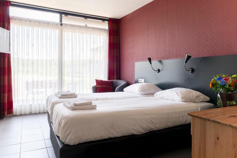 Double Room with Terrace image 3