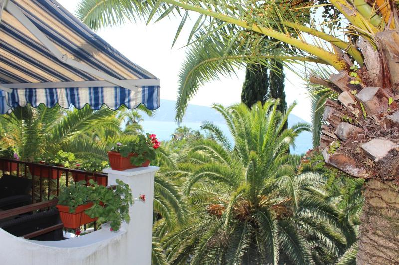 Double Room with Balcony image 2