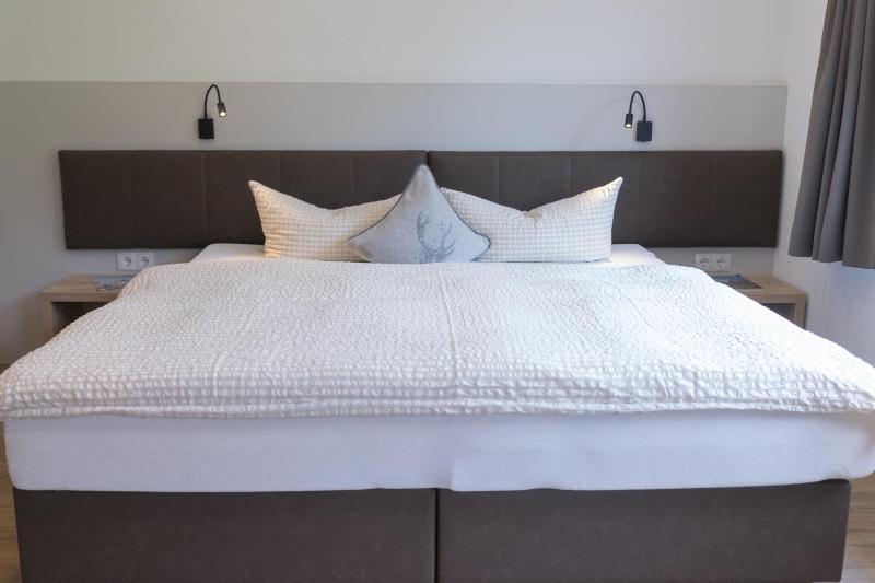 One-Bedroom Apartment image 4