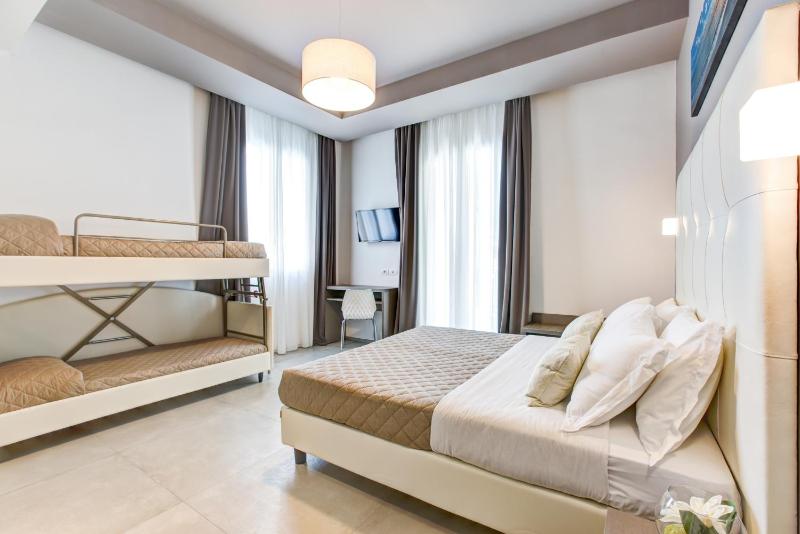 Quadruple Room image 4