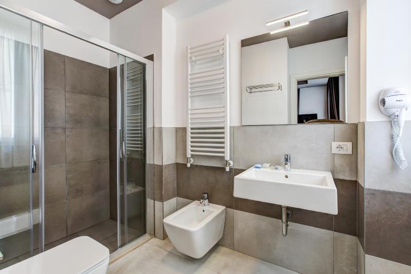 Standard Triple Room image 3