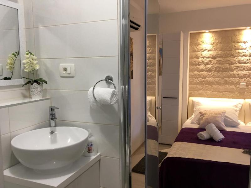 Double Room image 4