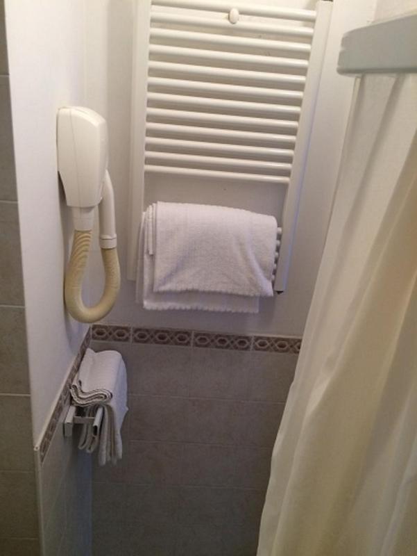 Double or Twin Room image 3