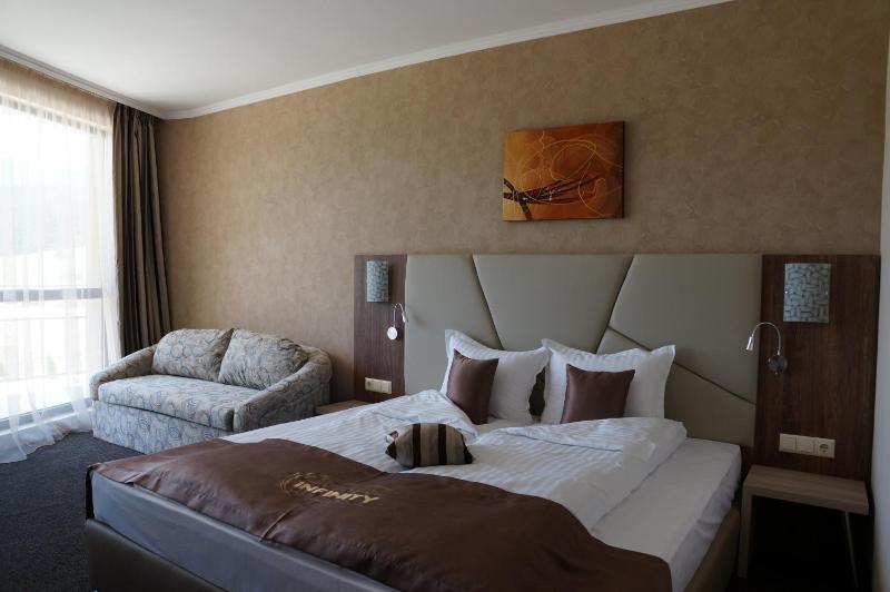Deluxe Double Room with Sofa Bed with Balcony image 4