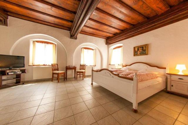 Deluxe Double Room image 4