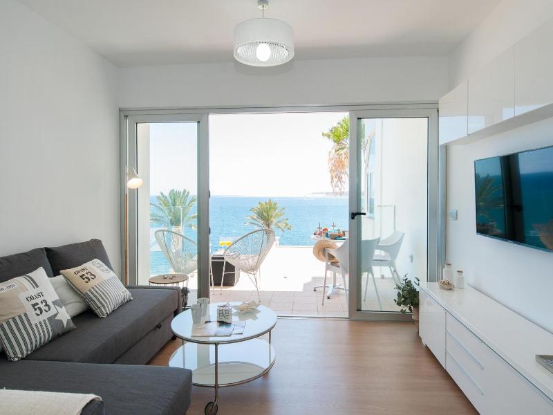 Apartment with Sea View image 3
