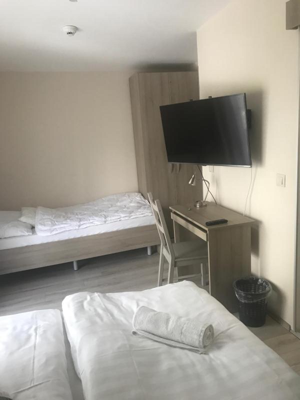 Triple Room with Bathroom image 3