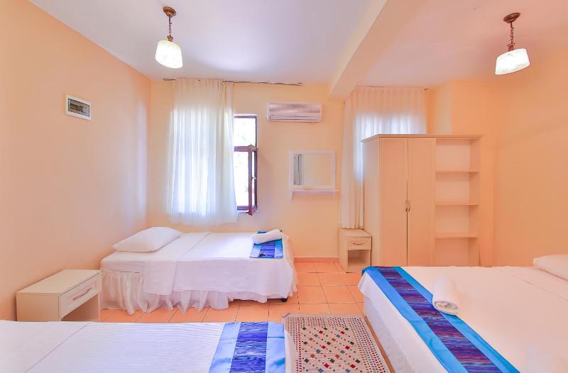 Quadruple Room image 4