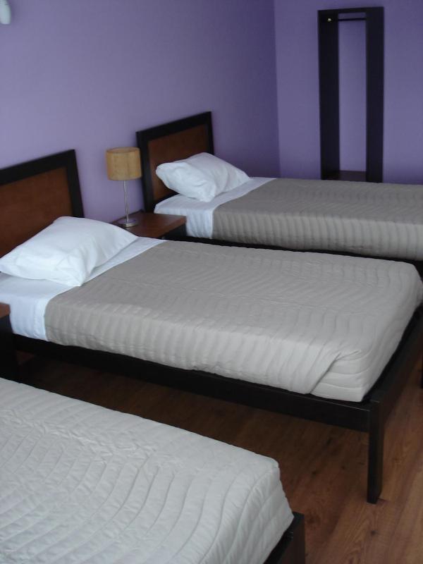 Economy Triple Room with Shared Bathroom image 1