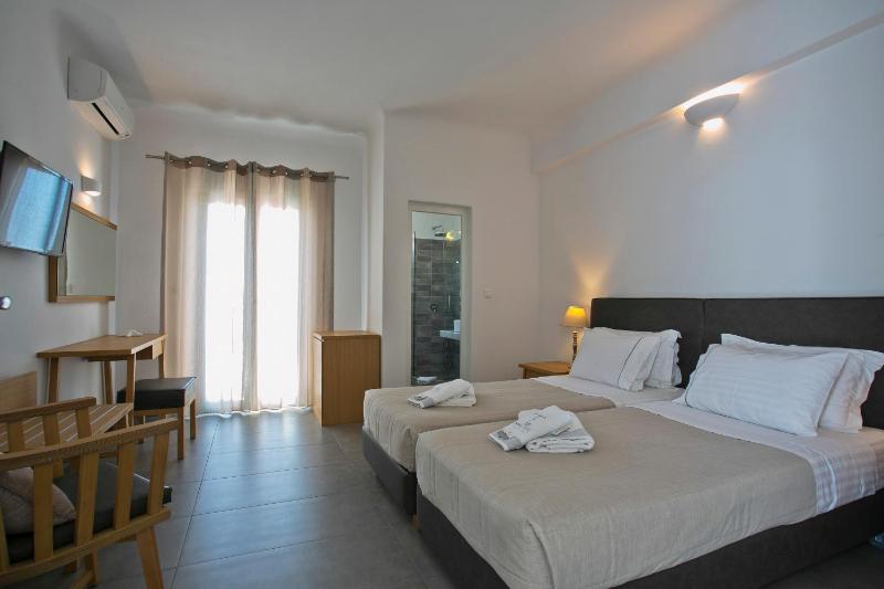 Standard Triple Room image 3