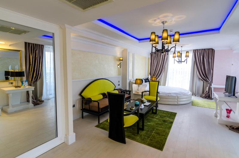 Sea of Love Apartment image 2