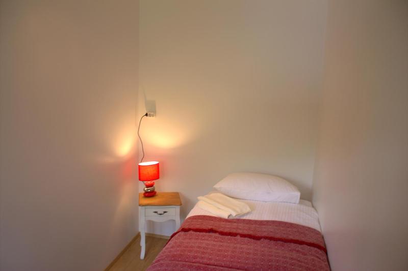 Small Single Room image 2