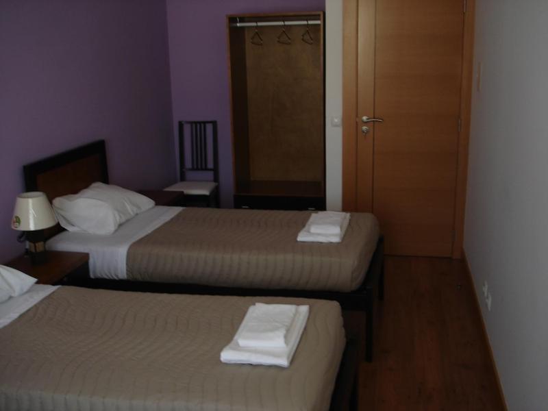 Economy Triple Room with Shared Bathroom image 4