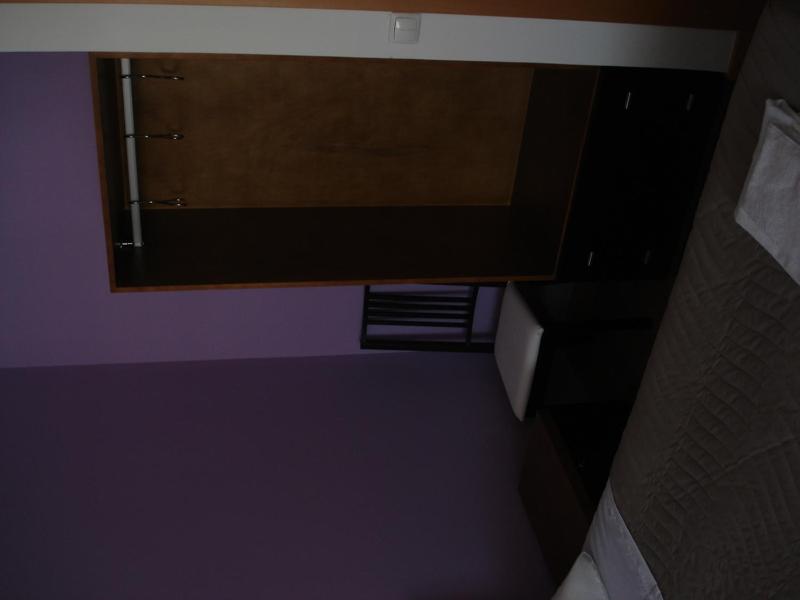 Economy Triple Room with Shared Bathroom image 3