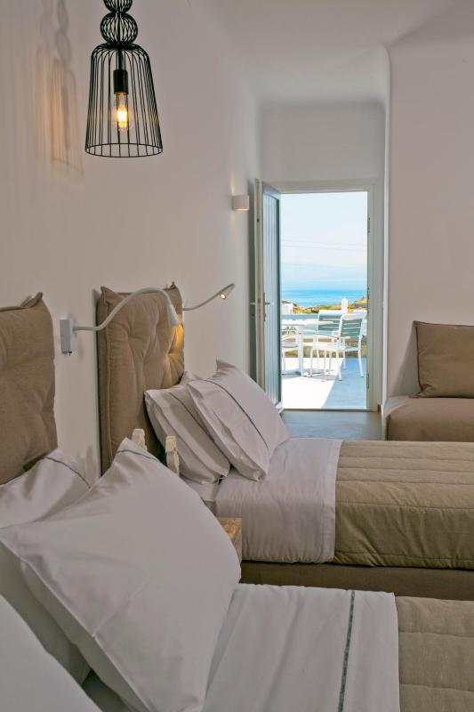 Deluxe Triple Room image 2