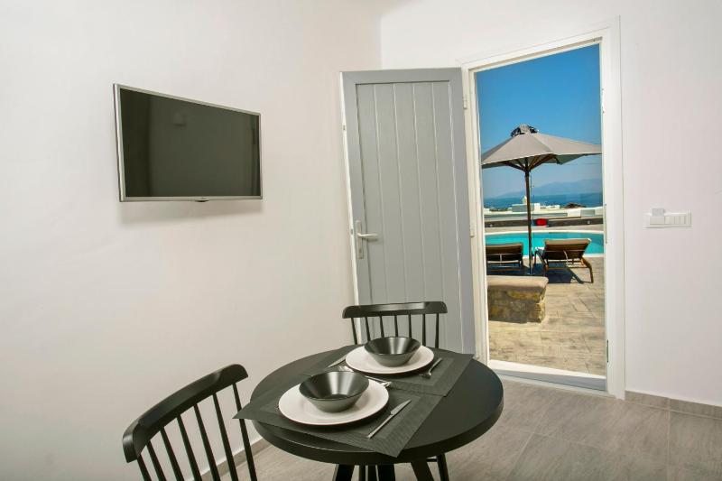 Deluxe Double Room image 3