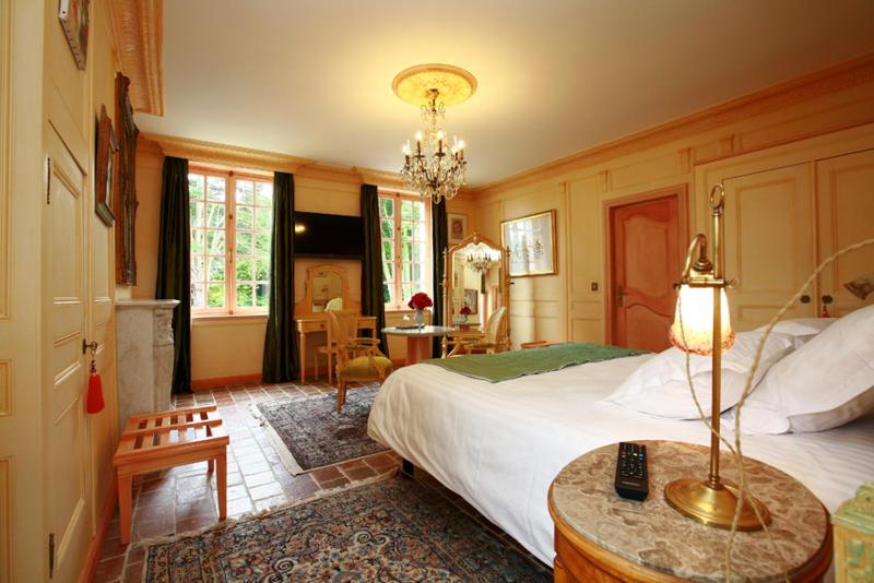Suite with Garden View image 3