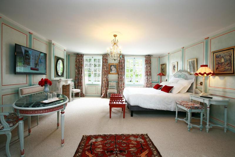 Suite with Garden View image 2