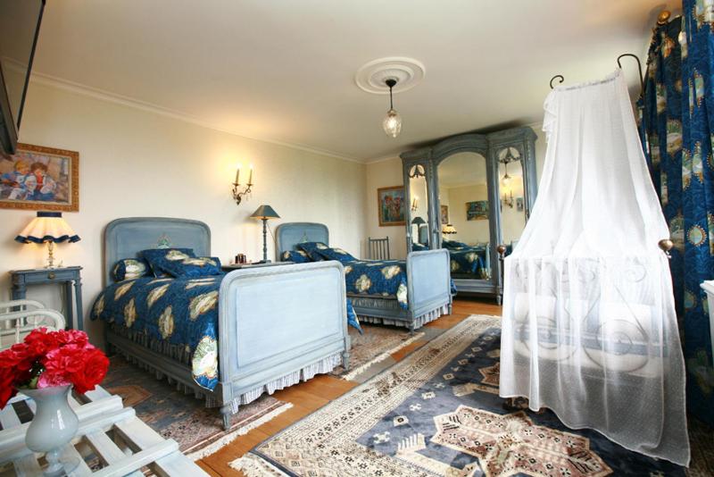 Superior Twin Room with Garden View image 2