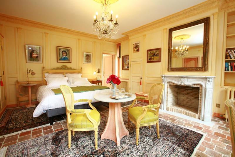 Suite with Garden View image 2