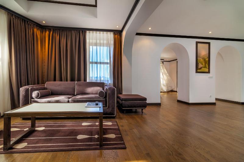 Epoque VIP Suite with Terrace and Free wifi image 4