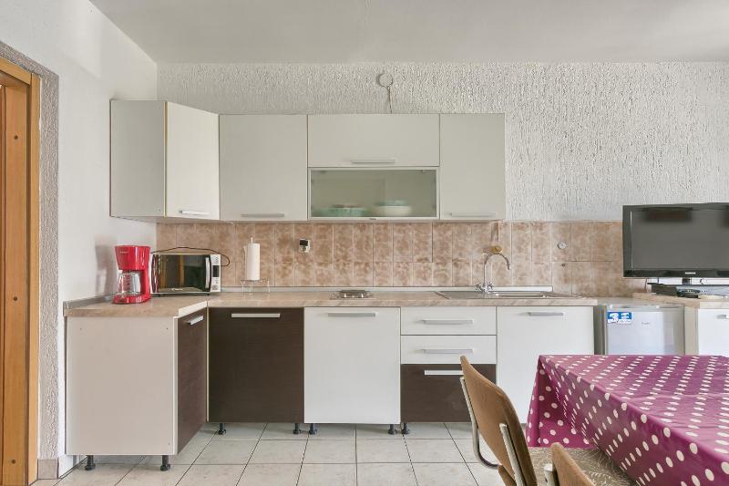 Two-Bedroom Apartment with Patio image 3