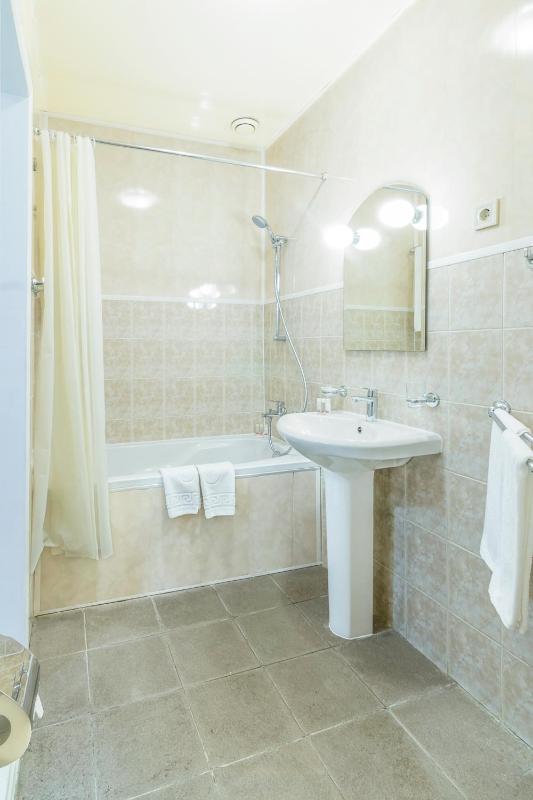 Budget Double Room image 4