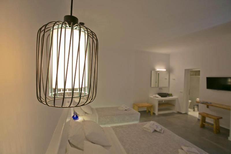 Deluxe Triple Room image 2