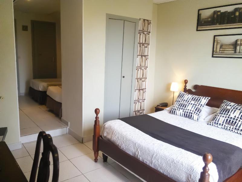 Quadruple Room image 4