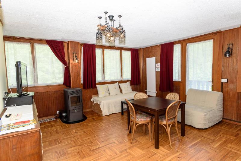 One-Bedroom Apartment (5 Adults) image 3
