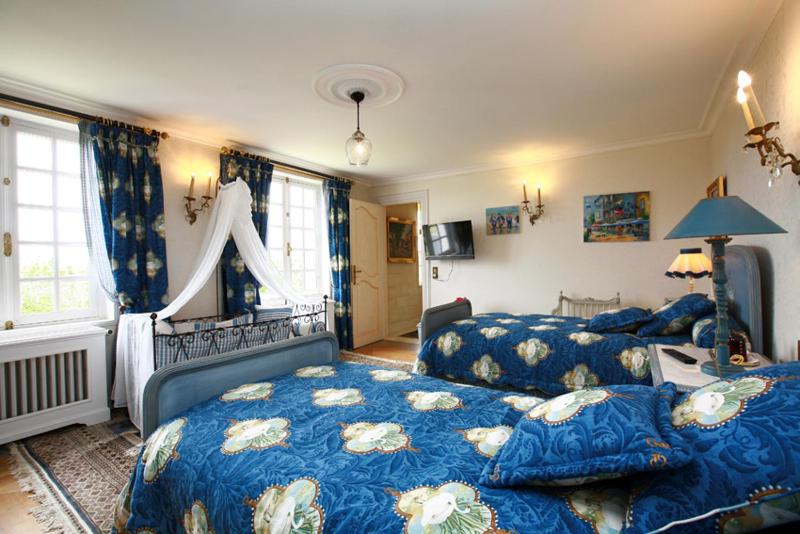 Superior Twin Room with Garden View image 3