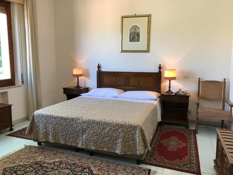 Standard Double or Twin Room with Garden View image 1