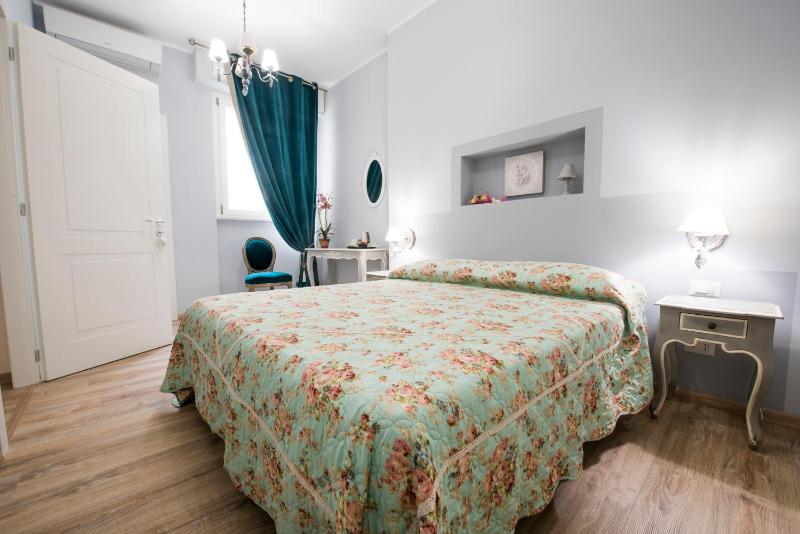 Five-Bedroom Apartment image 1