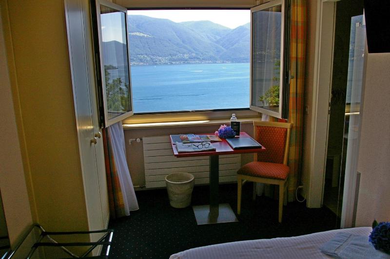 Classic Single Room with Lake View image 3