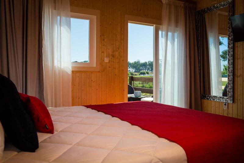 One-Bedroom Bungalow image 4