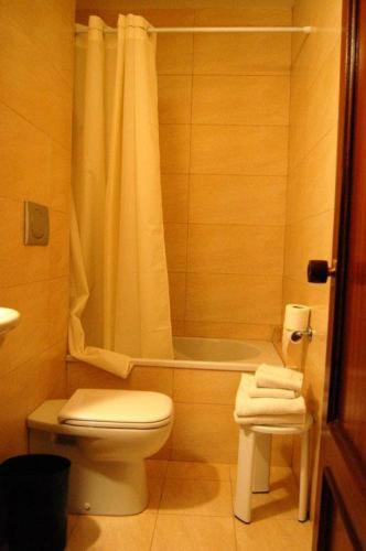 Single Room image 3