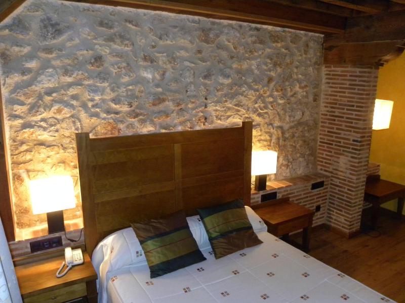Double Room image 3