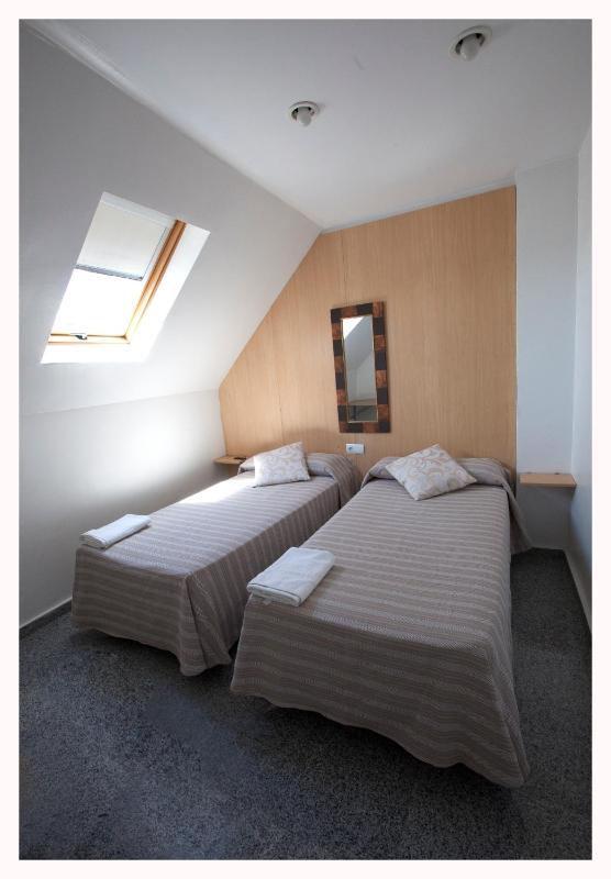 Budget Twin Room image 2