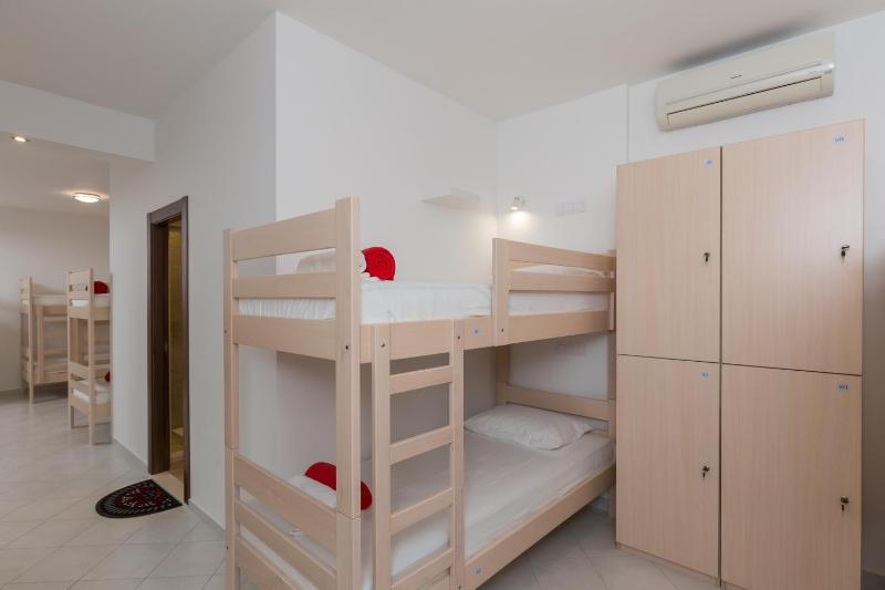 Bed in 10-Bed Mixed Dormitory Room image 1