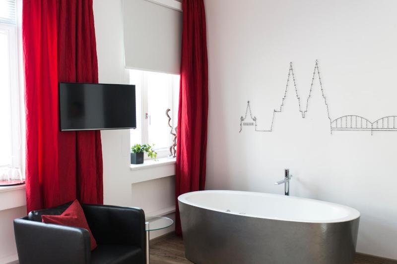 Junior Suite with Sauna and Spa Bath image 2