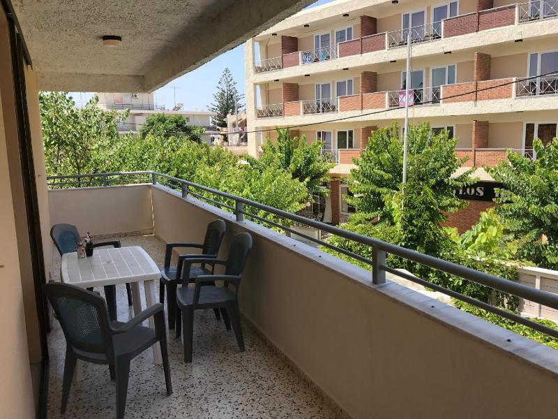 Deluxe 1 bedroom Apartment image 2