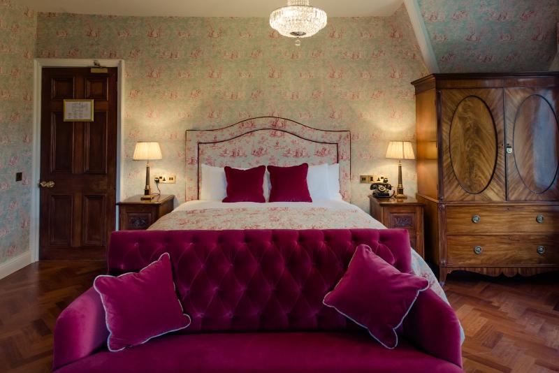 Signature Double – Manor House image 1