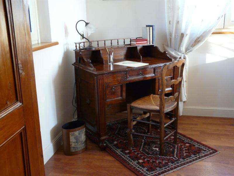 Large Double Room image 4