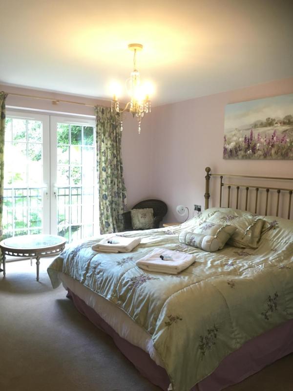 King Room with Garden View image 1